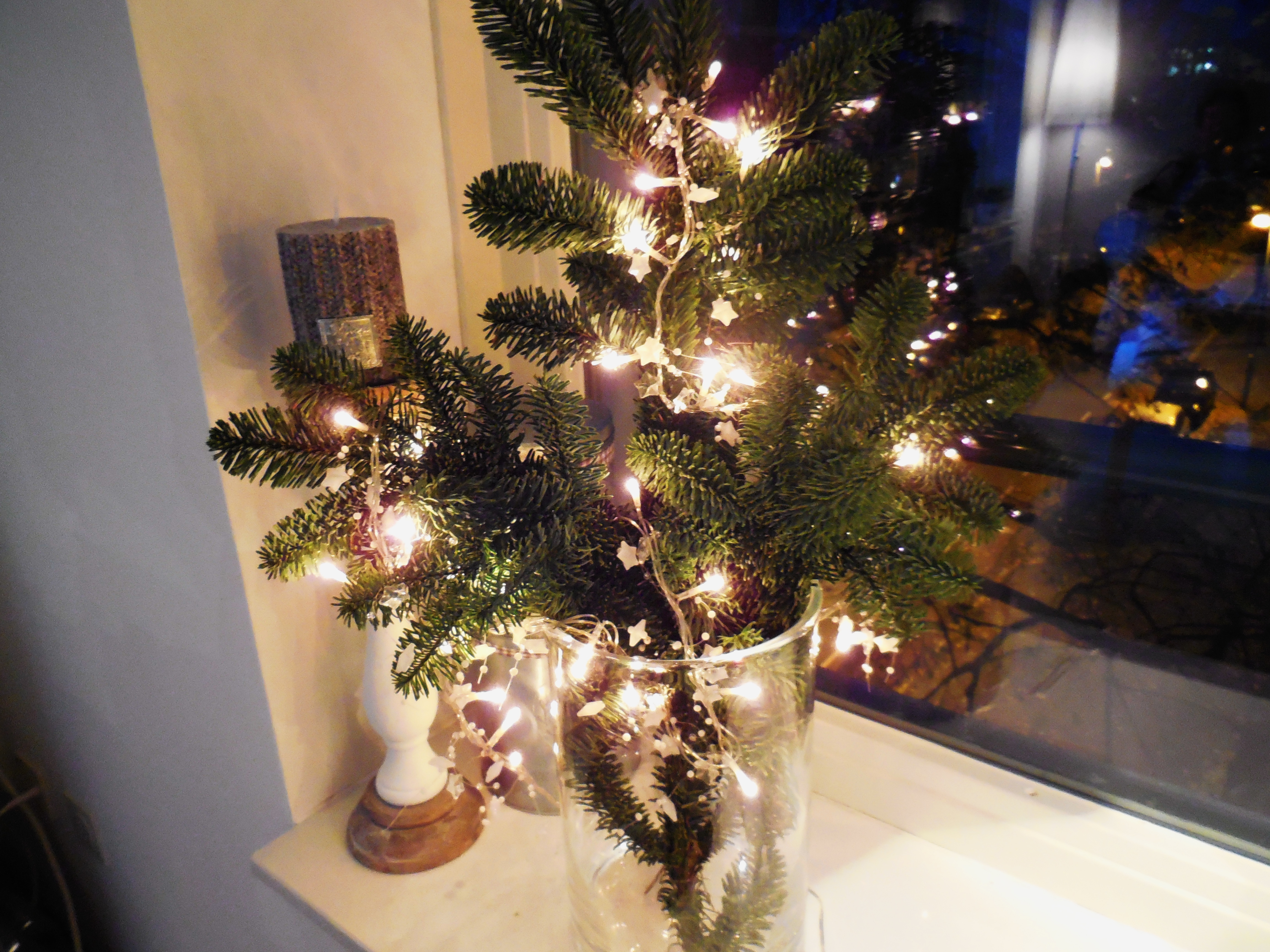 Instant kerstsfeer: kersttakken in een vaas christmaholic.nl