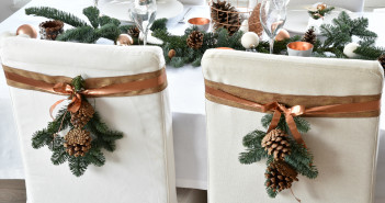 De kersttafel dekken & versieren: kerstsfeer in wit met koper