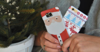 WIN! 4x een winters kersthoesje voor je smartphone kersthoesje voor je telefoon winnen