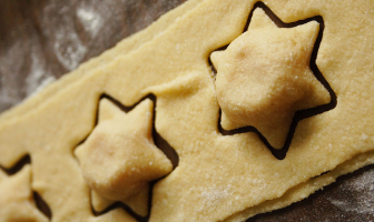 Recept: Kerstpasta maken – zalmravioli van sterretjes