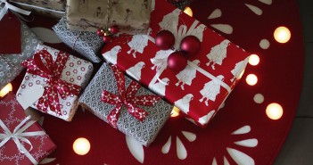 Kerst bij IKEA: feestelijk cadeaus inpakken in twee stijlen Kerst inpakken kerstcadeaus IKEA 2015