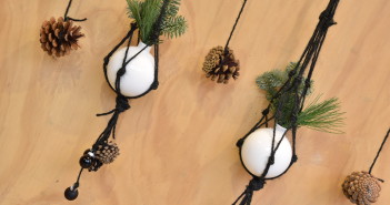 Moderne macramé kerstbalhanger maken