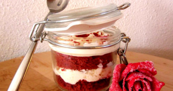 Kerstrecept: red velvet cake in a jar