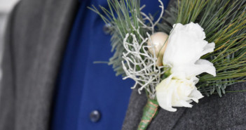 Een feestelijke kerstcorsage maken