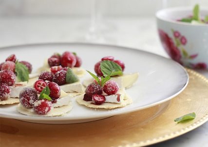 sugared-cranberry-brie-crackers