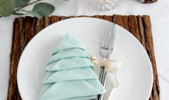 Kerstboom vouwen van servet + 3 decoratietips! kerstboom vouwen servet