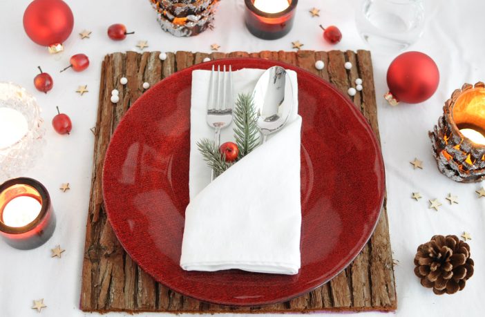 Servetten vouwen voor het kerstdiner: 3x bestekzakjes - Christmaholic.nl