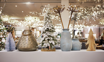 Kersttrends 2018 ~ Winters wit met lichtblauw Trends kerstversiering 2018