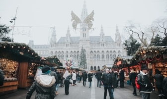 Kerstmarkten! Waar komen ze vandaan & hoe worden ze gebouwd?