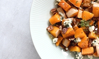 Heerlijk herfstgerechtje: flespompoen met pecannoten en kaas