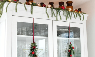 DIY ☆ klein kerststukje op een metalen ster klein kerststukje op ster van metaal