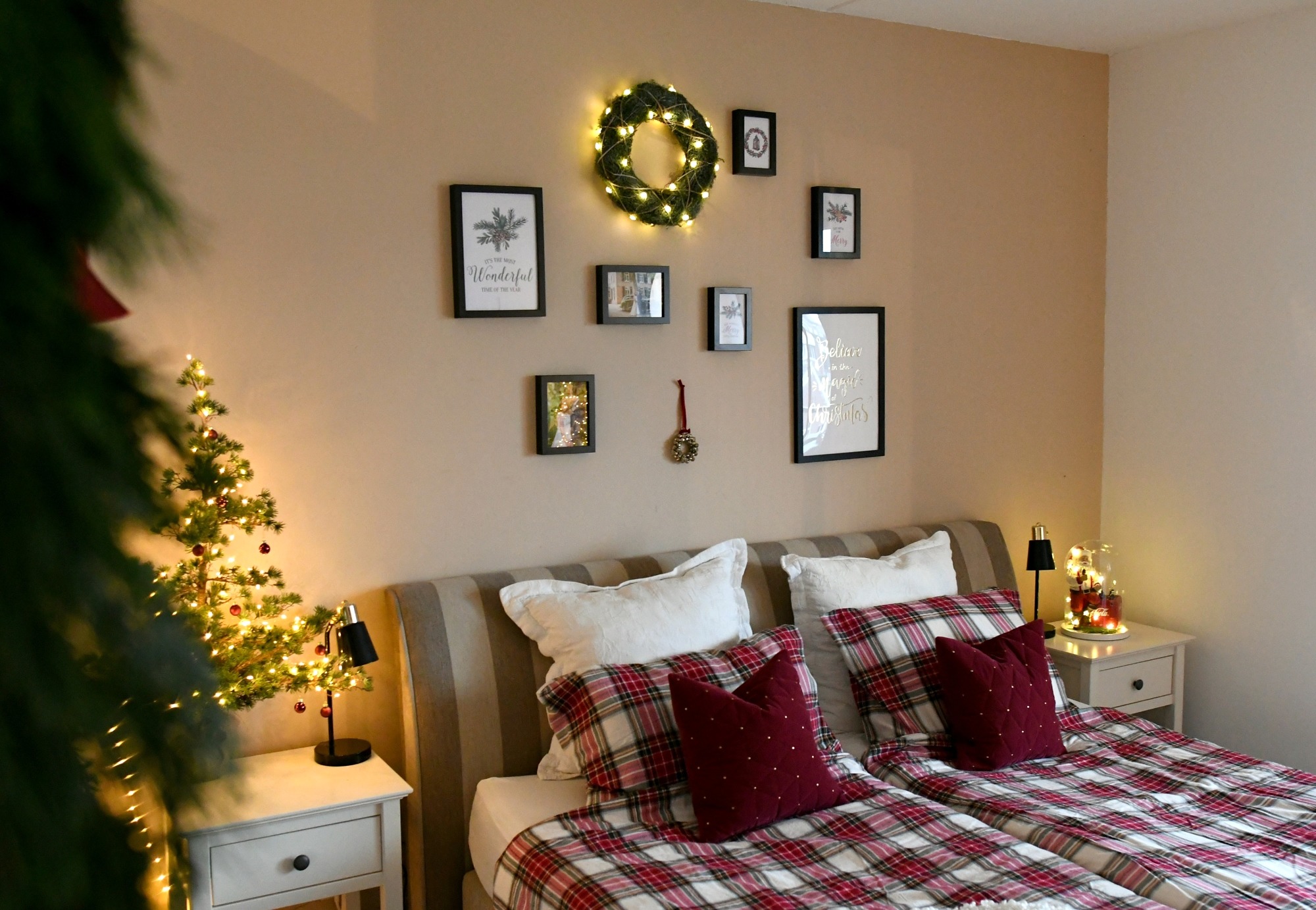 slaapkamer versieren kerst boven het bed