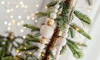 DIY | Kerstornamentjes van houten kralen maken