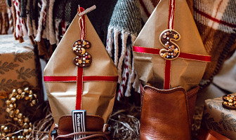 DIY | Cadeaulabels voor Sinterklaas (mini ‘chocoladeletters’) sinterklaas cadeaulabels maken